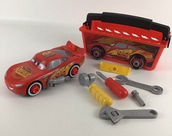 Caja de herramientas Quick Fix de Disney Cars con juego de juguetes Rayo McQueen listo para la carrera