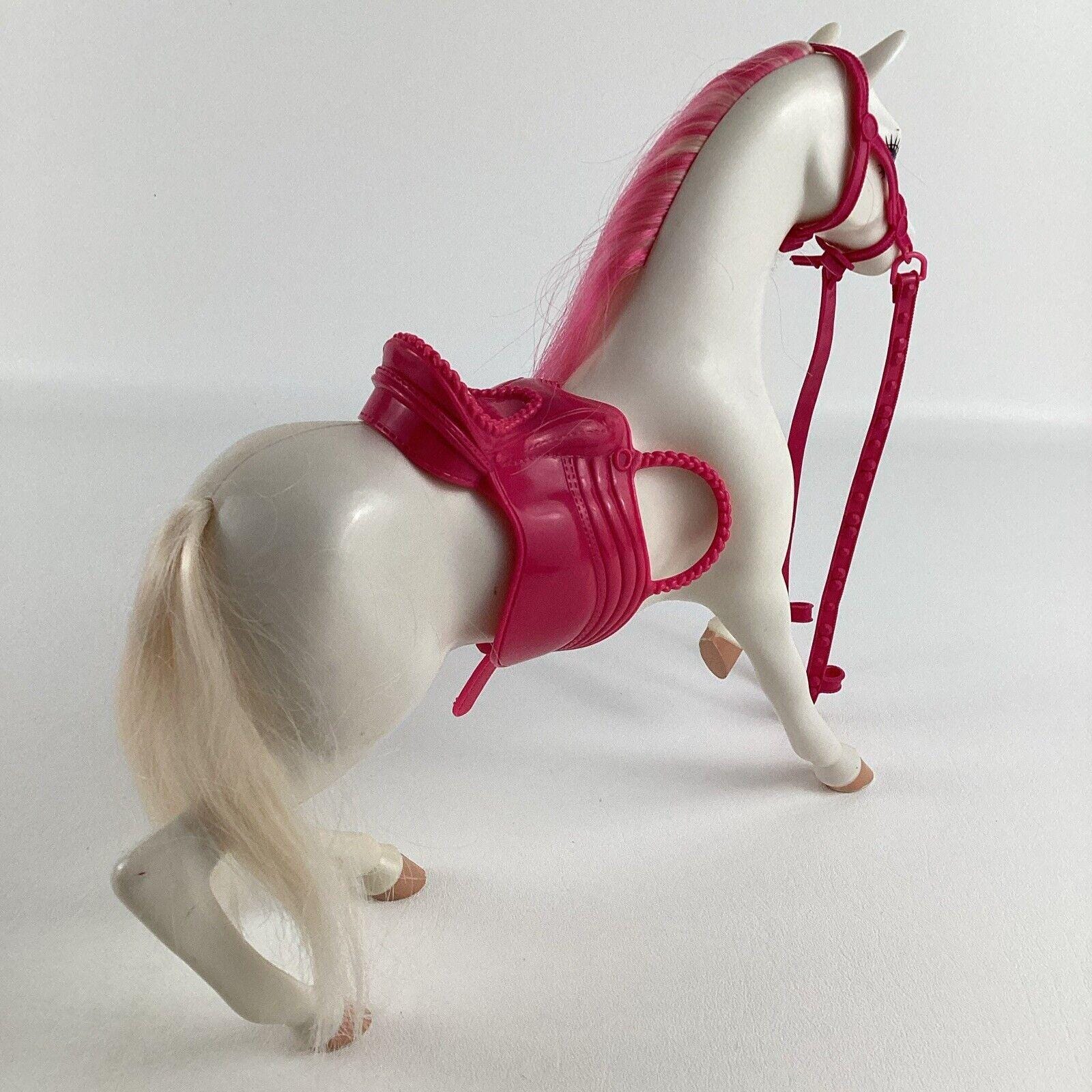 Lot Barbie équestre 2009 – Poupée + Cheval + équipement – Mattel – Occasion