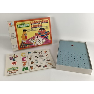 Sesame Street Light And Learn Quiz Game Muppets Vintage 1977 70s Toy MB TESTED