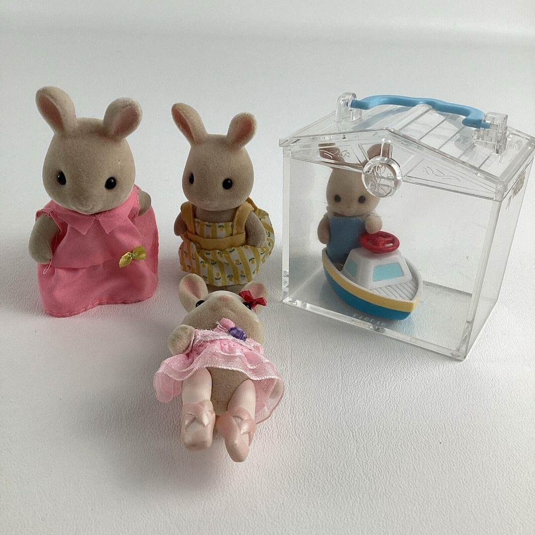 Calico Critters Sweetpea Rabbit Family Flocked Figures Sylvanian ...