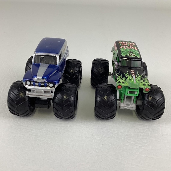 grave digger monster truck hot wheels verde
