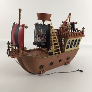 Disney Mickey Mouse Pirates Of The Caribbean Pirate Ship Donald Duck Figure Toy