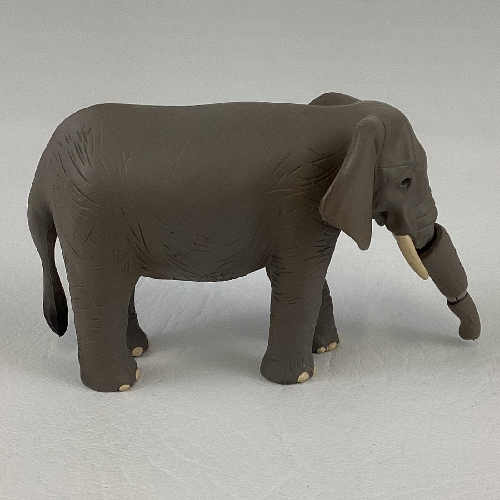 Takara Tomy African Elephant Realistic Lifelike Wild Animal Moving