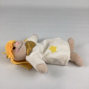 Puede incluir: Un juego de tres tazas de cer&aacute;mica con un acabado mate moteado. Las tazas son de color crema, gris claro y gris oscuro. Cada taza tiene un dise&ntilde;o simple y minimalista, ideal para caf&eacute; o t&eacute;.