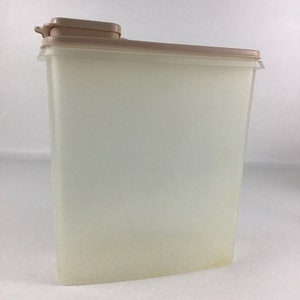 Tupperware Large Cereal Dry Food Keeper Storage Container Beige Lid Vintage