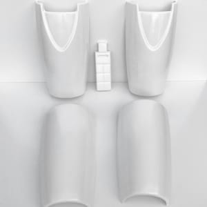 Puede incluir: Conjunto de cinco piezas de plástico blanco para un kit de maquetas. Las piezas tienen forma de tubo y tienen un acabado liso y brillante.