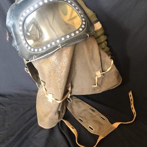 Vintage WW2 1939 Infants Gas Mask