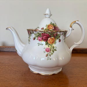 Royal Albert Old Country Roses large Teapot 1962 Pattern Mint condition.