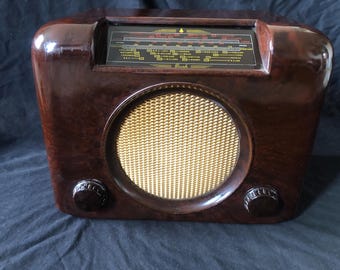Vintage 1950s brown DAC 90A Bakelite Bush radio with cable - tested and working