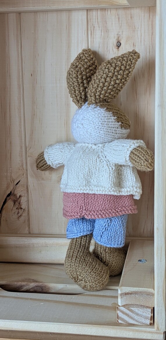 Le lapin Bunny Odile au tricot - Binge Tricot