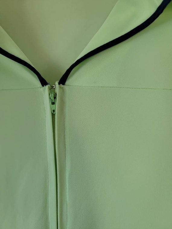 Vassarette Vintage 1970's Mint Green Zip Up Robe - image 9