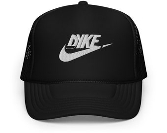 Gorra de camionero bordada Orgullo Lésbico - Diseño DYKE Swoosh - Gorra de perfil alto y estructurada