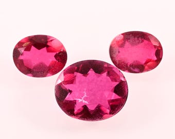 AAA-paar ovaal geslepen rode robijn: 3,15 kt (12 x 10 mm-9 x 7 mm)