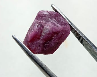 AAA Raw Ruby-edelsteen: natuurlijke rode kristallen cluster (14 x 11 mm, 17 kt)
