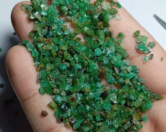 天然エメラルド原石50個：穴あけ加工なしの宝石結晶（6～8mm） - Etsy 日本