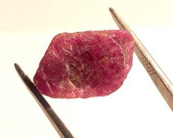 Natural Ruby Rough Crystal: Uncut Raw Gemstone for Jewelry (19x15mm, 22 Cts)