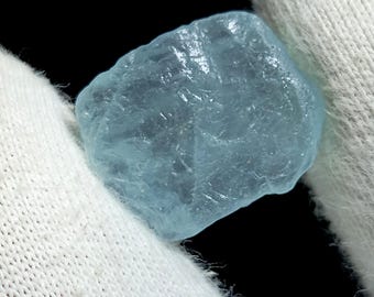 天然スカイブルーアクアマリン原石、5.10カラットのカットされていない