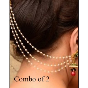 Puede incluir: Un conjunto de dos cadenas de pelo de oro y perlas blancas. Las cadenas están hechas de pequeñas perlas blancas enhebradas en una cadena de oro. Las cadenas son lo suficientemente largas como para colgar en la parte posterior del cuello. Las cadenas son un accesorio popular para las bodas indias y otras ocasiones especiales. Combo of 2.