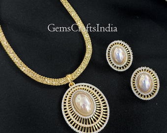 CZ Diamant Anhänger Halskette, Indian Gold Finish Anhänger Set, Medaillon Anhänger Ohrringe, AD Perle Anhänger Set, Hochzeitsschmuck, Geschenk für sie