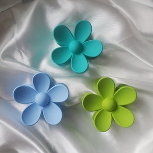 FLOWER Bright Clip, Blue, Green, Turquoise Matte Hair Clip, Jumbo Flower Hair Clip, 90s Hair Clip, Girls Hair Claw, Y2k Fashion
