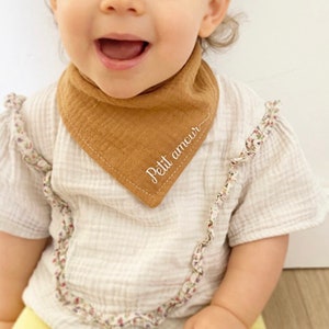 Bavoir Bandana personnalisé Cadeau bebe Cadeau de naissance Accessoire poussée dentaire image 1