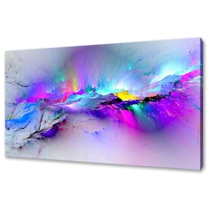 Op de afbeelding: Abstract schilderij met een kleurrijk, getextureerd en gelaagd ontwerp. Het schilderij heeft tinten blauw, paars, roze, groen en geel. De achtergrond is lichtgrijs.