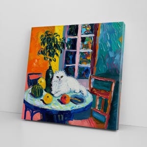 Quadro em tela com gato sobre a mesa – Pintura colorida de natureza morta para interiores