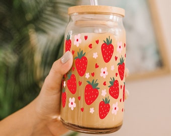 Jolie boîte en verre aux fraises et aux fleurs, verre à café esthétique de 16 oz avec couvercle et paille, tasse à café d'été, verre à café glacé d'été