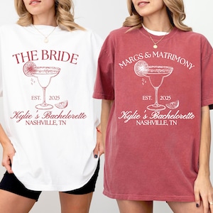K&ouml;nnte beinhalten: Ein wei&szlig;es T-Shirt mit kastanienbraunem Text THE BRIDE, EST. 2025, Kylie's Bachelorette, NASHVILLE, TN und Margarita-Grafik, neben einem kastanienbraunen T-Shirt mit wei&szlig;em Text MARGS & MATRIMONY, EST. 2025, Kylie's Bachelorette, NASHVILLE, TN.