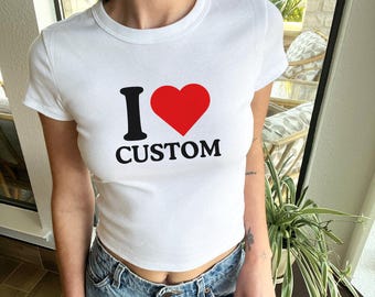 Jag Hjärta Anpassad Text Baby T-shirt: Personlig 90-tals Y2K Figurnära T-shirt