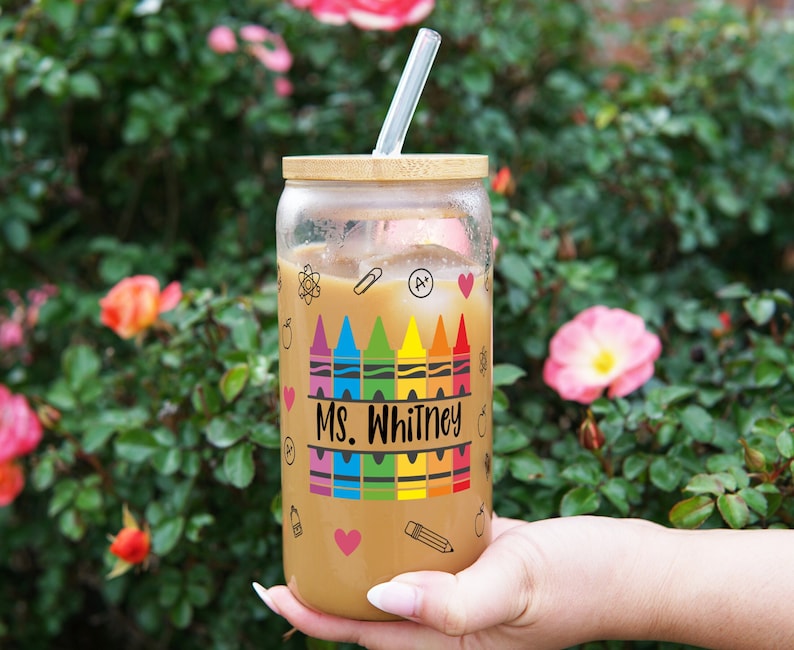 10 Practical Teacher Gift Ideas, Best Teacher Gifts personalized Teacher Christmas gifts by Top US Mom Blog Dreaming Loud. Click to shop