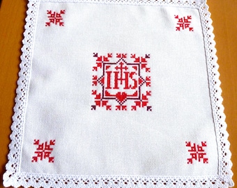 Oster-Weihedeckchen handgestickt in Kreuzstich