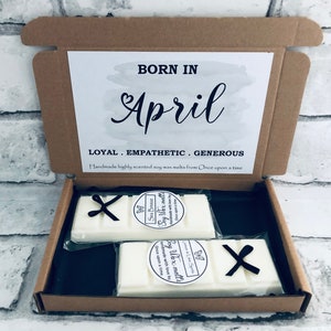 Nascido em abril. Presente de aniversário. Caixa de presente Letterbox de cera derretida, Feito à mão, caixa de presente de cera de soja derretida derramada à mão com 2 blocos de barra de encaixe de 50g. Vegano