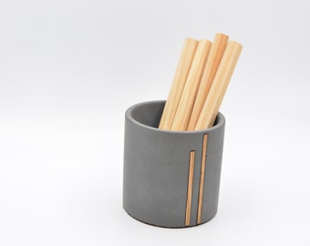 Stylish concrete pen holder for your workspace, concrete round planter, modern round desk organizer