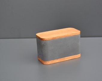 Collectible tin | Jewelry box with lid | Customizable | White/grey | Desk storage | Concrete and oak | Concrete decoration | 12 x 6 x 7 cm