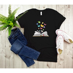 Butterfly Book T-shirt, Book Lovers T-shirt, Librarian Shirt, Reading Shirt, Book Lover Gift, Butterfly Lover Tee, Gift for Book Lover bild 3
