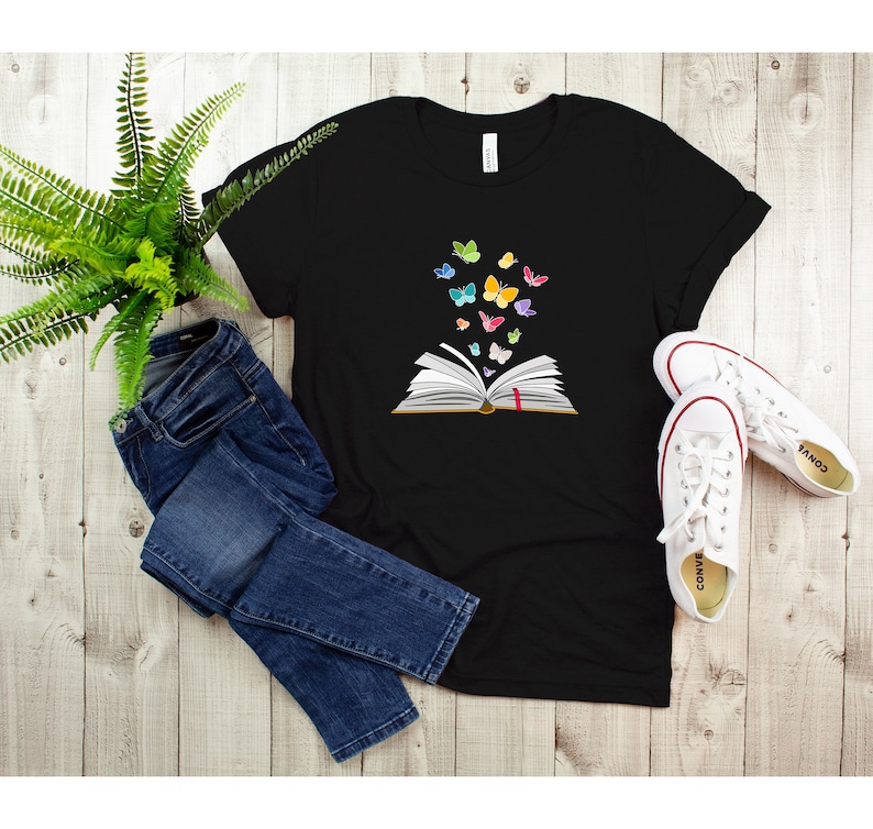Butterfly Book T-shirt, Book Lovers T-shirt, Librarian Shirt, Reading Shirt, Book Lover Gift, Butterfly Lover Tee, Gift for Book Lover bild 3