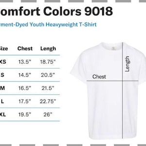 a white t - shirt with measurements for a short sleeve