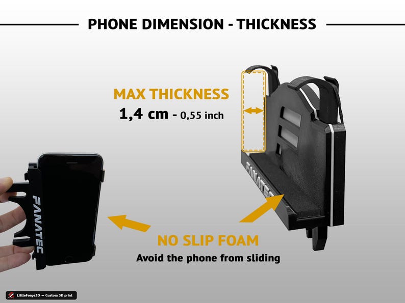 Op de afbeelding: Een zwarte 3D-geprinte telefoonhouder met het Fanatec-logo en antislipschuim. De afbeelding geeft een maximale telefoondikte van 1,4 cm aan en laat zien hoe de houder een smartphone stevig op zijn plek houdt.