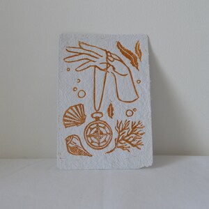 Linogravure « Main de l’été » | carte A6 | papier recyclé | fait main | sirène