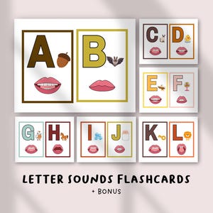 Könnte beinhalten: Lernkarten mit den Buchstaben A bis L, jeweils mit einem Bild und einer Darstellung eines Mundes, der den Laut des Buchstabens formt. Die Karten sind in einem weißen Rahmen mit braunem Rand. Der Text "LETTER SOUNDS FLASHCARDS + BONUS" steht unten.