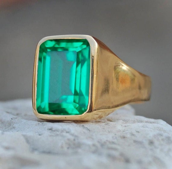 Emerald (Panna) ring with diamond and Gold