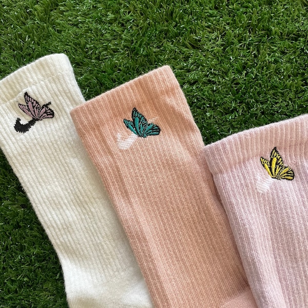 Calcetines con bordado de mariposas / Calcetines con mariposas / Calcetines personalizados para mujer / Calcetines con bordado de moda / Calcetines de primavera / Calcetines con bordado de primavera