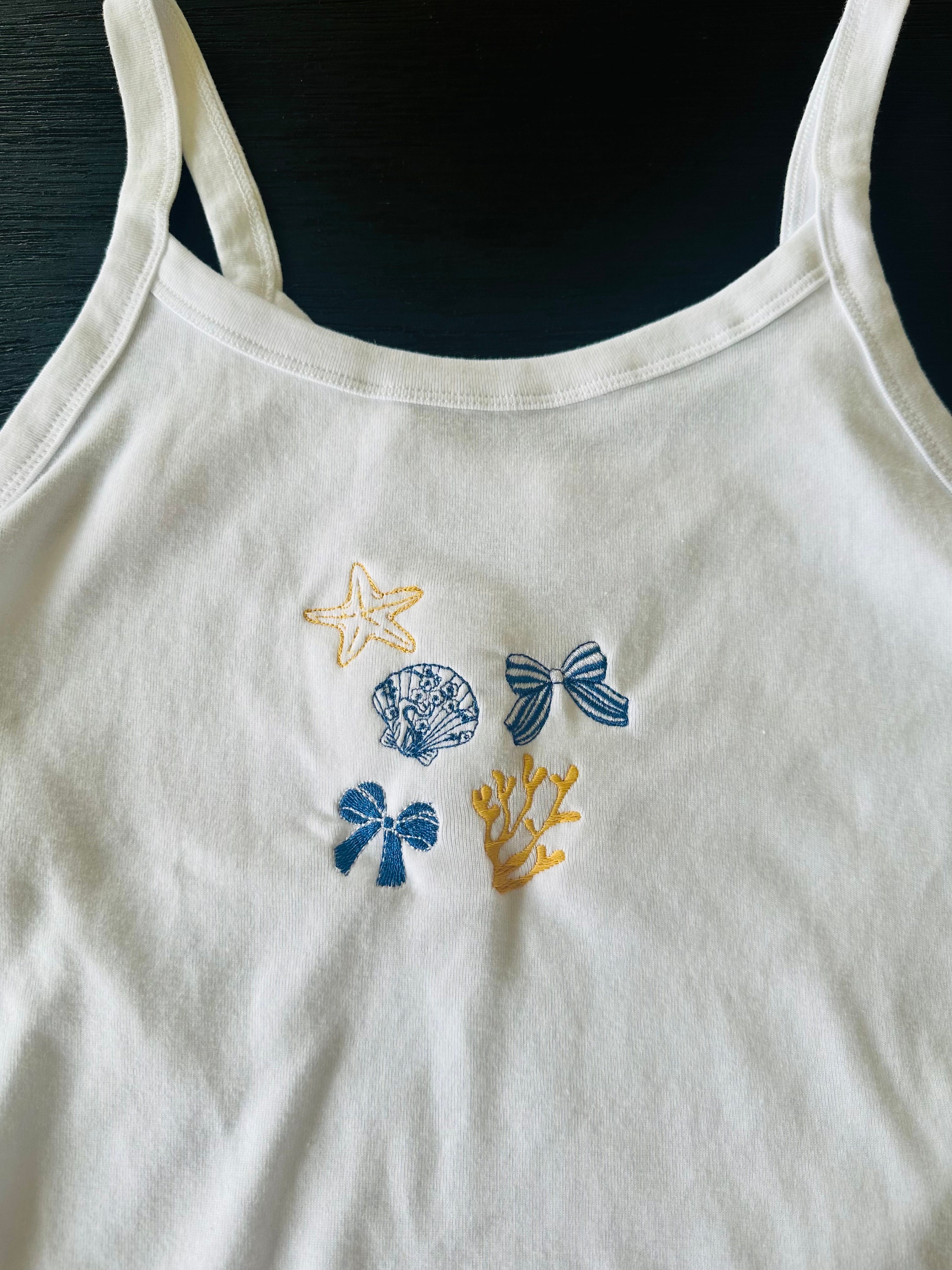 ユウミアリア EMBROIDERY SLEEVELESS T-SHIRT ＄ ユウミアリア EMBROIDERY SLEEVELESS T-SHIRT ＄