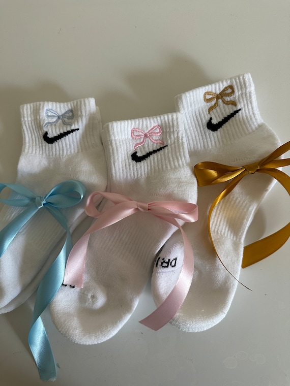 Chaussettes brodees noeud chaussettes brodees en ruban socquettes a n ud socquettes a ruban chaussettes pour filles chaussettes tendance Etsy France