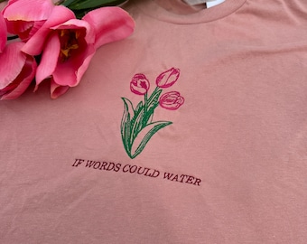 Blumenzitat | Tulpenstickerei | Blumenstickerei | Poesie Zitat Shirt | Blumen-Ernte-T-Shirt