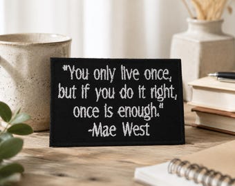 Parche con cita de Mae West / Parche termoadhesivo / Mensaje inspirador y motivacional / Estilo retro vintage / Aplicación para coser en ropa, chalecos, chaquetas, sombreros y mochilas.