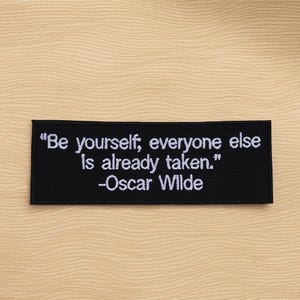 Parche con cita de Oscar Wilde, termoadhesivo y cosible, aplique inspirador para chaqueta, chaleco, mochila, mensaje motivacional, palabras poderosas.