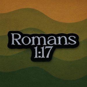 Parche con Romanos 1:17 / Parche con versículo bíblico / Parche termoadhesivo / Aplique bordado para coser en chaquetas, mochilas, regalo cristiano / Fe / Parches para motociclistas