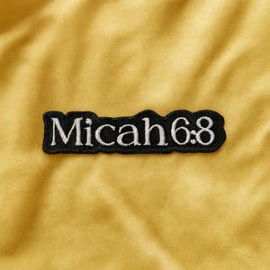 Parche de Miqueas 6:8 / Parche con versículo bíblico / Parche termoadhesivo / Aplique bordado para coser en chaquetas, mochilas, regalo cristiano / Fe / Parches para motociclistas